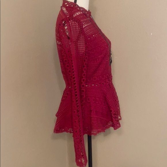 🌻Lovely Crochet lace peplum top in burgundy.🌻 - Picture 4 of 7
